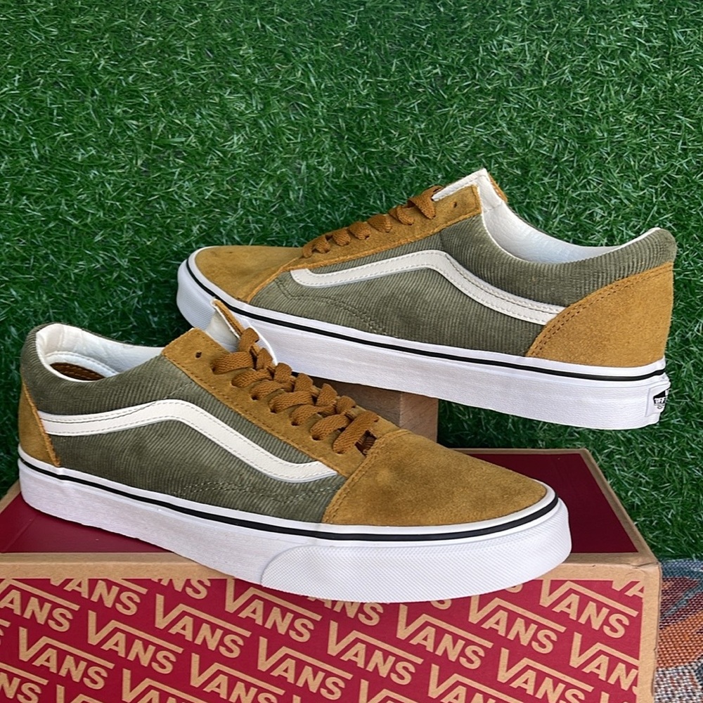 Vans WMNS Old Skool
Mini Cord Green/Brown
VN000ZNIT20A
Old Skool Corduroy